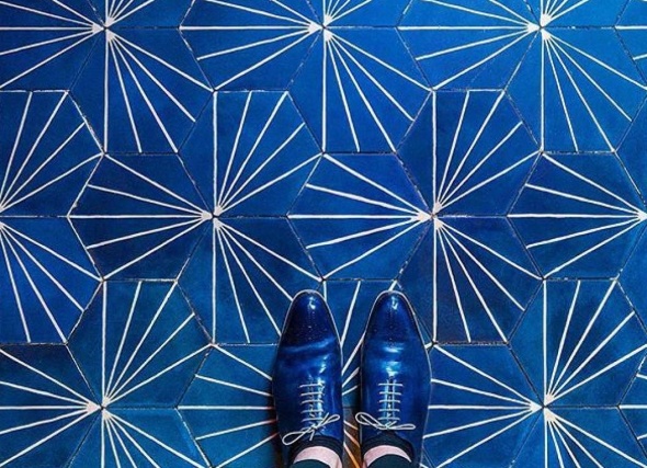 Шестиугольная плитка: гид по коллекциям + 70 фото-примеров