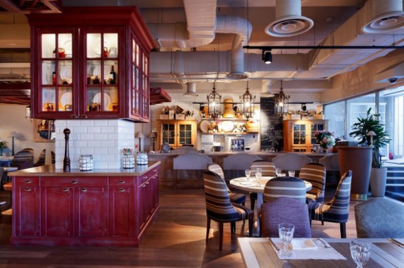 Керамическая плитка «белый кирпич» в интерьере ресторана с открытой кухней