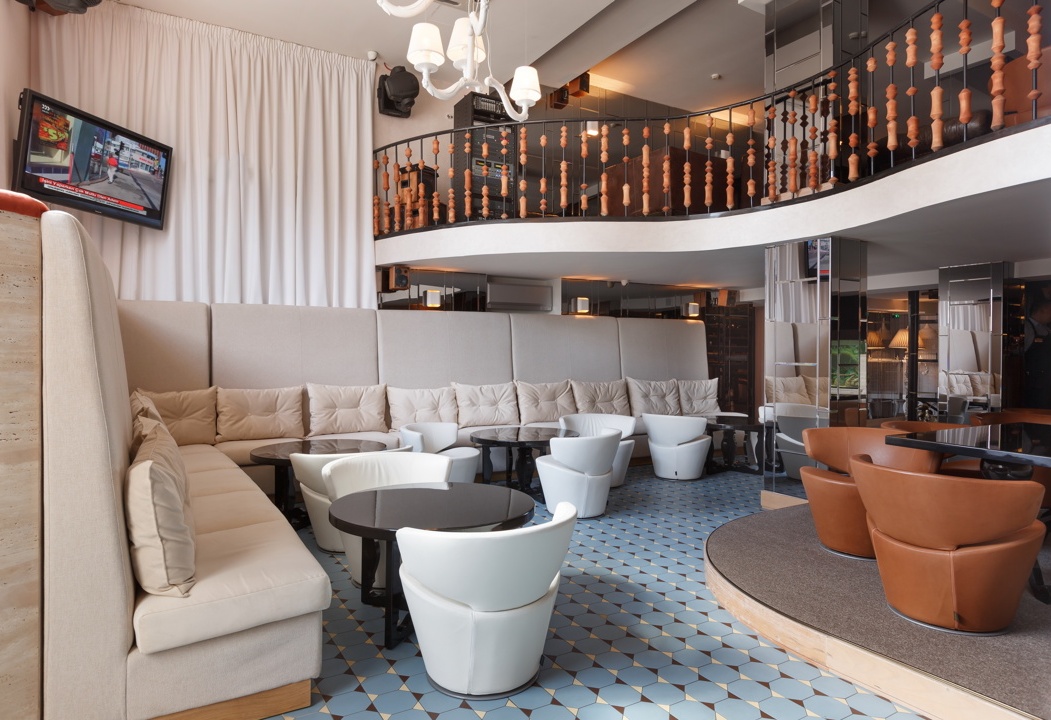 Ресторан BAKU: метлахская плитка сложных оттенков