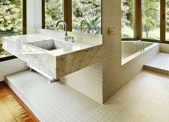 Дом в Испании: новый взгляд на метлахскую плитку