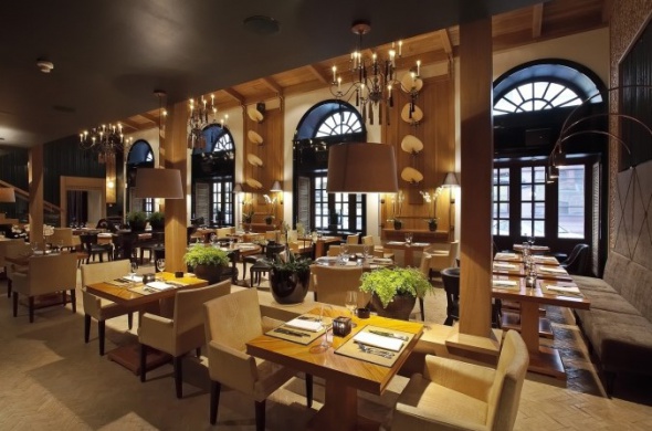 Марокканская керамическая плитка в интерьере трендового ресторана