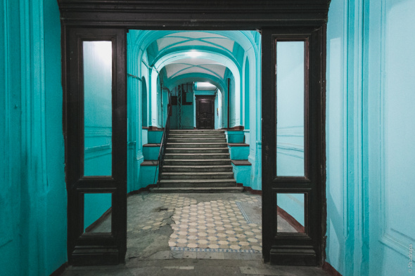 Старая плитка в парадных Санкт-Петербурга