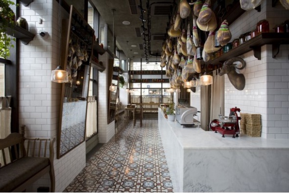 Плитка Metro и цементная плитка CARODECO в интерьере мясного ресторана