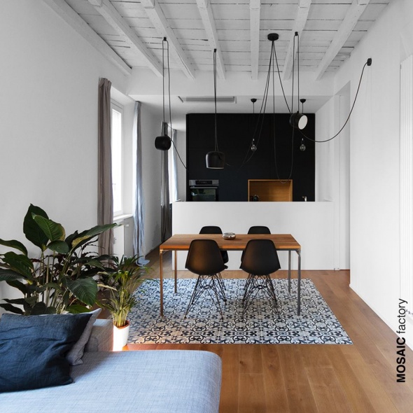 Сочетание плитки и дерева в интерьере