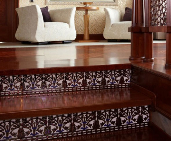 Подступенки, облицованные керамической плиткой «Грета Вульф»