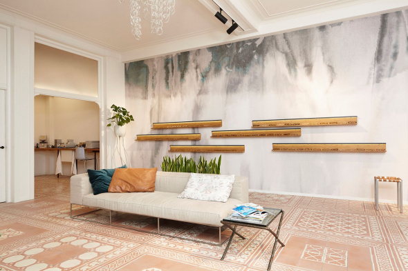 Первый проект бренда Castelo: оптика в лососевом